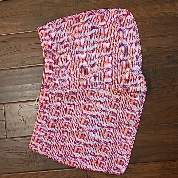 Vineyard Vines women's shorts with a vibrant pink and orange pattern size Large - Picture 2 of 10